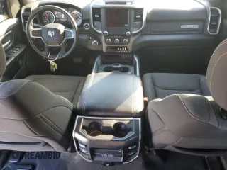2021 Ram 1500 Big Horn z VIN 1C6RREFT2MN708195, wystawiony jako Copart lot #45969205 z przebiegiem 112 098 mil mil oraz Szkoda całkowita • Salvage title. Historia ofert i sprzedaży dostępna na DreamBid. Obrazek 8.