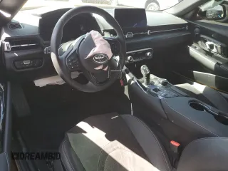 2021 Toyota Supra 3.0 z VIN WZ1DB0C01MW034802, wystawiony jako Copart lot #51387765 z przebiegiem Nie podano mil oraz Szkoda całkowita • Salvage title. Historia ofert i sprzedaży dostępna na DreamBid. Obrazek 8.