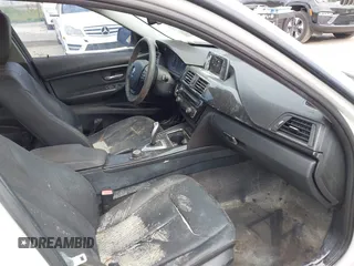2017 BMW 3 Series 320i z VIN WBA8E1G51HNU12483, wystawiony jako IAAI lot #42339324 z przebiegiem Nie podano mil oraz . Historia ofert i sprzedaży dostępna na DreamBid. Obrazek 5.