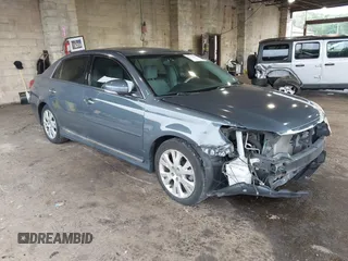 2012 Toyota Avalon z VIN 4T1BK3DB5CU457105, wystawiony jako IAAI lot #42375828 z przebiegiem 121 961 mil mil oraz . Historia ofert i sprzedaży dostępna na DreamBid. Obrazek 1.