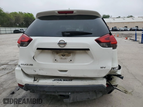 2017 Nissan Rogue SV z VIN 5N1AT2MT8HC772487, wystawiony jako Copart lot #51143535 z przebiegiem 149 637 mil mil oraz Szkody całkowita. Historia ofert i sprzedaży dostępna na DreamBid. Obrazek 6.
