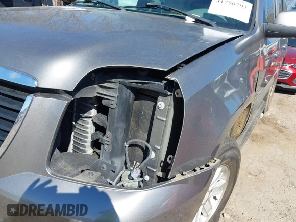 2007 GMC Yukon SLT z VIN 1GKFC13007J138584, wystawiony jako IAAI lot #41750793 z przebiegiem Nie podano mil oraz . Historia ofert i sprzedaży dostępna na DreamBid. Obrazek 6.