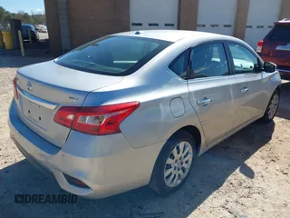 2017 Nissan Sentra S z VIN 3N1AB7AP4HY244967, wystawiony jako IAAI lot #41741001 z przebiegiem 144 817 mil mil oraz . Historia ofert i sprzedaży dostępna na DreamBid. Obrazek 4.
