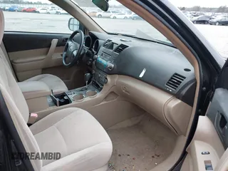 2008 Toyota Highlander z VIN JTEDS41AX82011514, wystawiony jako IAAI lot #41525724 z przebiegiem 225 844 mil mil oraz . Historia ofert i sprzedaży dostępna na DreamBid. Obrazek 5.
