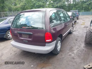 2000 Dodge Caravan with VIN 2B4FP25B7YR685222, listed as a IAAI auction lot 42508555 with 139,970 mi miles and . Bid and sale history available at DreamBid. Image 4.