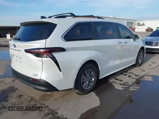 2024 Toyota Sienna XLE with VIN 5TDYRKEC7RS222844, listed as a IAAI auction lot 41424230 with 2,456 mi miles. Bid and sale history available at carsss.com. Image 4.