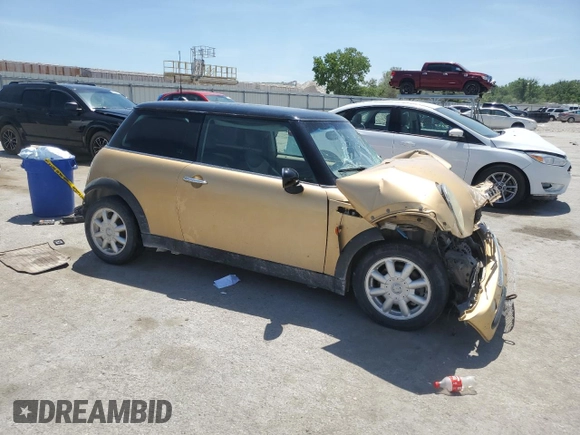 2004 MINI Hardtop z VIN WMWRC33454TC50742, wystawiony jako Copart lot #56655565 z przebiegiem Nie podano mil oraz Szkoda całkowita • Salvage title. Historia ofert i sprzedaży dostępna na DreamBid. Obrazek 4.