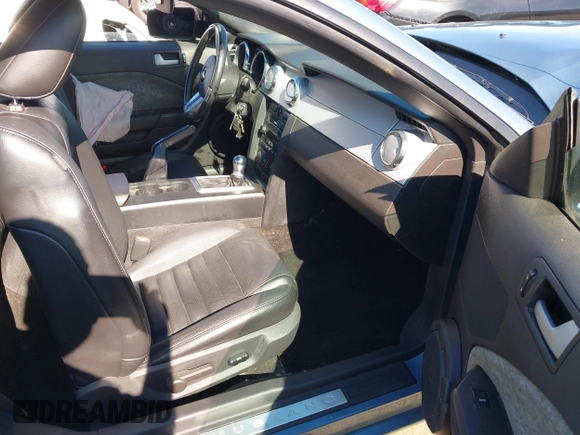 2007 Ford Mustang GT Deluxe с VIN 1ZVHT82HX75305060, выставлен на аукционе IAAI как лот 39574196 с пробегом 90 294 миль миль и . История ставок и продаж доступна на DreamBid. Изображение 5.