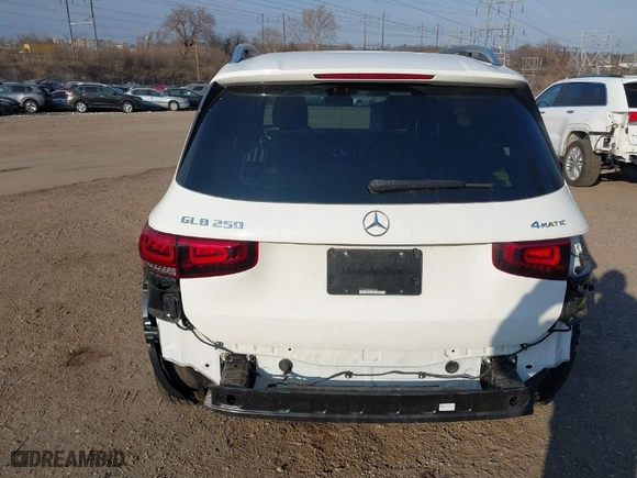 2022 Mercedes-Benz GLB with VIN W1N4M4HB4NW200251, listed as a IAAI auction lot 41708027 with NaN miles. Bid and sale history available at carsss.com. Image 17.