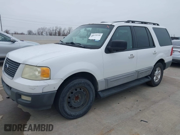 2005 Ford Expedition Special Service with VIN 1FMPU15545LA64623, listed as a IAAI auction lot 41430546 with 310,359 mi miles. Bid and sale history available at carsss.com. Image 2.