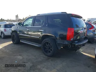 2009 Cadillac Escalade z VIN 1GYFK13289R242884, wystawiony jako IAAI lot #41320982 z przebiegiem 132 983 mil mil oraz . Historia ofert i sprzedaży dostępna na DreamBid. Obrazek 3.