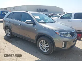 2015 Kia Sorento LX with VIN 5XYKT4A66FG625788, listed as a IAAI auction lot 41692243 with 131,182 mi miles. Bid and sale history available at carsss.com. Image 1.