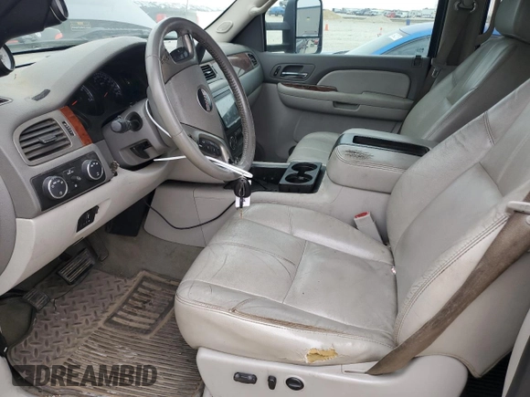 2009 GMC Sierra 2500HD SLT z VIN 1GTHK63609F152337, wystawiony jako Copart lot #45722975 z przebiegiem 251 993 mil mil oraz Szkoda całkowita • Salvage title. Historia ofert i sprzedaży dostępna na DreamBid. Obrazek 7.
