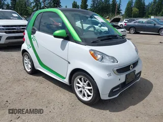 2014 Smart fortwo Passion z VIN WMEEJ9AA5EK783957, wystawiony jako IAAI lot #42478047 z przebiegiem Nie podano mil oraz . Historia ofert i sprzedaży dostępna na DreamBid. Obrazek 1.