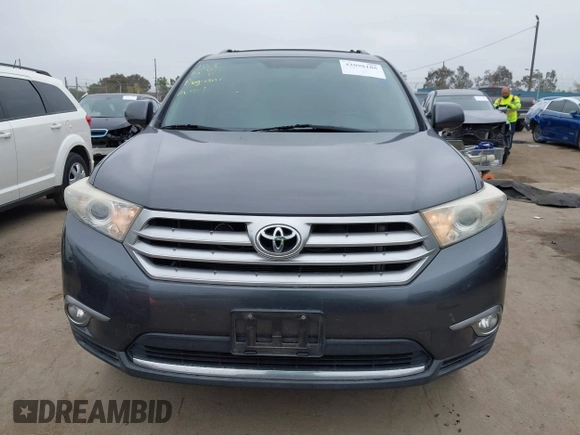 2011 Toyota Highlander Limited with VIN 5TDYK3EH3BS028078, listed as a IAAI auction lot 42098186 with 137,261 mi miles and . Bid and sale history available at DreamBid. Image 13.