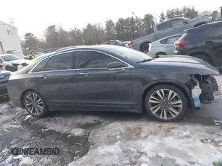 2019 Lincoln MKZ Reserve II z VIN 3LN6L5F93KR622157, wystawiony jako IAAI lot #41644128 z przebiegiem 39 768 mil mil oraz . Historia ofert i sprzedaży dostępna na DreamBid. Obrazek 13.