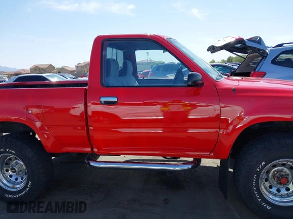 1990 Toyota Pickup DX z VIN JT4RN01P7L7019709, wystawiony jako IAAI lot #42448995 z przebiegiem 144 469 mil mil oraz . Historia ofert i sprzedaży dostępna na DreamBid. Obrazek 14.