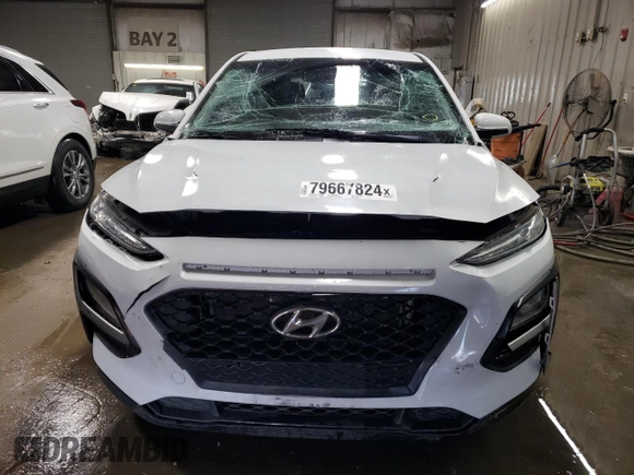 2018 Hyundai Kona SE with VIN KM8K1CAA6JU130465, listed as a Copart auction lot 79667824 with 80,784 mi miles and Salvage Title. Bid and sale history available at carsss.com. Image 5.