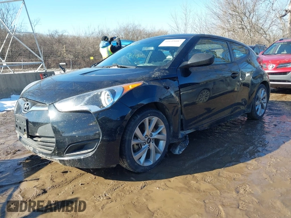 2016 Hyundai Veloster z VIN KMHTC6AD1GU262391, wystawiony jako IAAI lot #41649087 z przebiegiem 96 104 mil mil oraz . Historia ofert i sprzedaży dostępna na DreamBid. Obrazek 2.