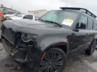 2020 Land Rover Defender X z VIN SALEXEEU9L2030559, wystawiony jako IAAI lot #42323334 z przebiegiem 41 325 mil mil oraz . Historia ofert i sprzedaży dostępna na DreamBid. Obrazek 20.