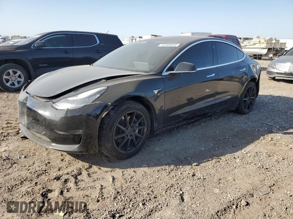 2019 Tesla Model 3 Mid Range z VIN 5YJ3E1EAXKF398909, wystawiony jako Copart lot #52504645 z przebiegiem 101 667 mil mil oraz Szkoda całkowita • Salvage title. Historia ofert i sprzedaży dostępna na DreamBid. Obrazek 1.
