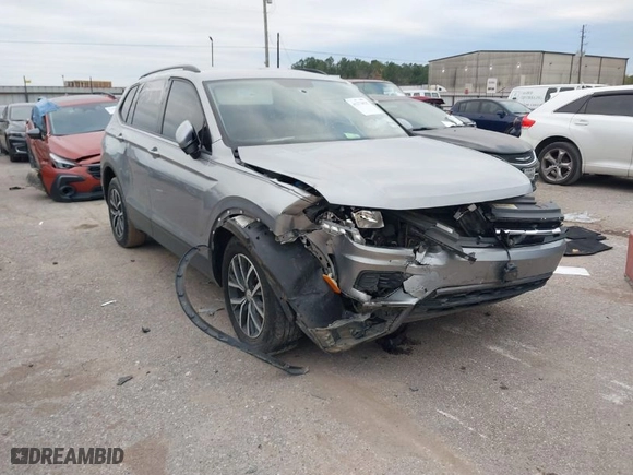2021 Volkswagen Tiguan S with VIN 3VV1B7AX6MM053907, listed as a IAAI auction lot 41273925 with 109,761 mi miles. Bid and sale history available at carsss.com. Image 1.