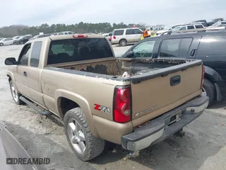 2006 Chevrolet Silverado 1500 LT2 with VIN 1GCEK19B56Z185242, listed as a IAAI auction lot 41693225 with 253,898 mi miles. Bid and sale history available at carsss.com. Image 3.