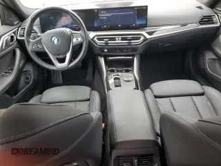 2023 BMW i4 eDrive35 z VIN WBY43AW06PFR23434, wystawiony jako Copart lot #54530055 z przebiegiem 16 920 mil mil oraz Szkody całkowita. Historia ofert i sprzedaży dostępna na DreamBid. Obrazek 8.