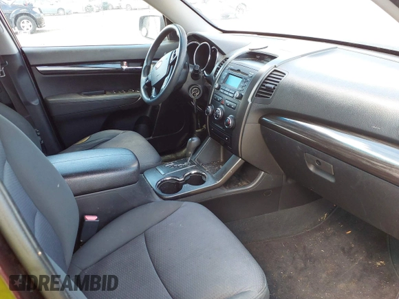 2012 Kia Sorento LX with VIN 5XYKT4A62CG207305, listed as a IAAI auction lot 42033853 with 269,782 mi miles. Bid and sale history available at carsss.com. Image 5.