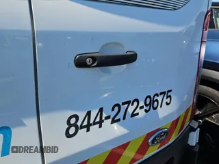 2019 Ford Transit z VIN 1FTYE1YM8KKB40189, wystawiony jako IAAI lot #42763040 z przebiegiem 193 036 mil mil oraz . Historia ofert i sprzedaży dostępna na DreamBid. Obrazek 5.