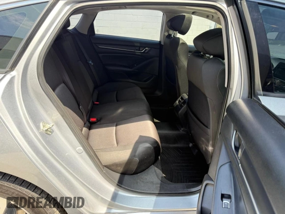 2019 Honda Accord EX z VIN 1HGCV1F46KA033016, wystawiony jako Copart lot #61506535 z przebiegiem 199 851 mil mil oraz Czysty tytuł • Clean title. Historia ofert i sprzedaży dostępna na DreamBid. Obrazek 6.