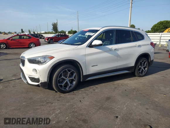 2018 BMW X1 sDrive28i z VIN WBXHU7C39J5H42980, wystawiony jako Copart lot #59308535 z przebiegiem 122 135 mil mil oraz Czysty tytuł • Clean title. Historia ofert i sprzedaży dostępna na DreamBid. Obrazek 1.