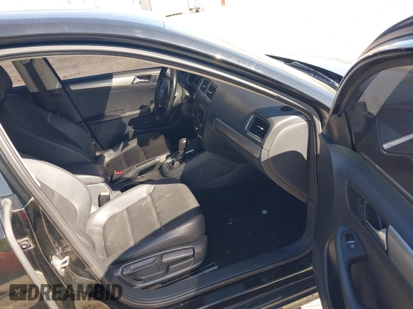 2015 Volkswagen Jetta SE with VIN 3VWD17AJ3FM301301, listed as a IAAI auction lot 41998475 with 98,407 mi miles and . Bid and sale history available at DreamBid. Image 5.