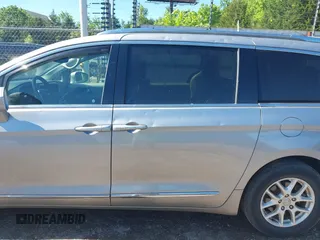 2020 Chrysler Pacifica Touring L with VIN 2C4RC1BG7LR140622, listed as a IAAI auction lot 42090987 with 125,377 mi miles and . Bid and sale history available at DreamBid. Image 14.