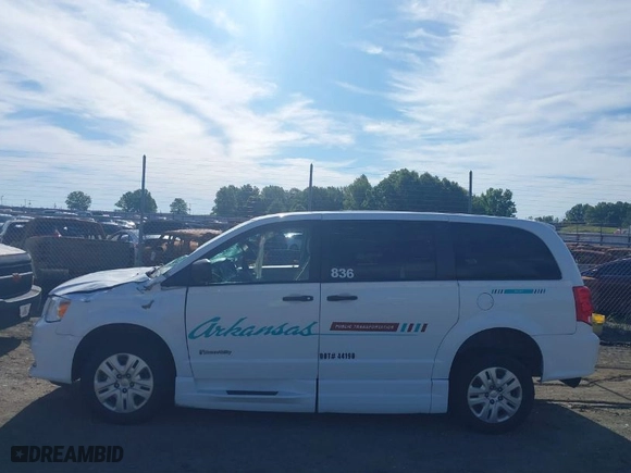 2019 Dodge Grand Caravan SE with VIN 2C7WDGBG7KR808178, listed as a IAAI auction lot 39601907 with 128,458 mi miles. Bid and sale history available at carsss.com. Image 14.