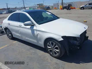 2018 Mercedes-Benz C 300 z VIN 55SWF4JB8JU272135, wystawiony jako IAAI lot #42315796 z przebiegiem 92 140 mil mil oraz . Historia ofert i sprzedaży dostępna na DreamBid. Obrazek 1.