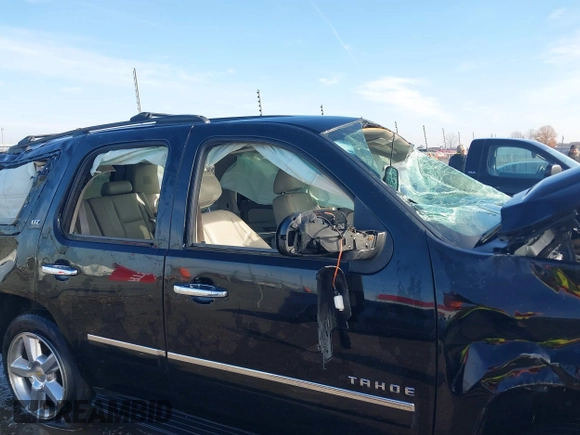2010 Chevrolet Tahoe LTZ z VIN 1GNUCCE02AR185790, wystawiony jako IAAI lot #41105345 z przebiegiem 123 733 mil mil oraz . Historia ofert i sprzedaży dostępna na DreamBid. Obrazek 6.