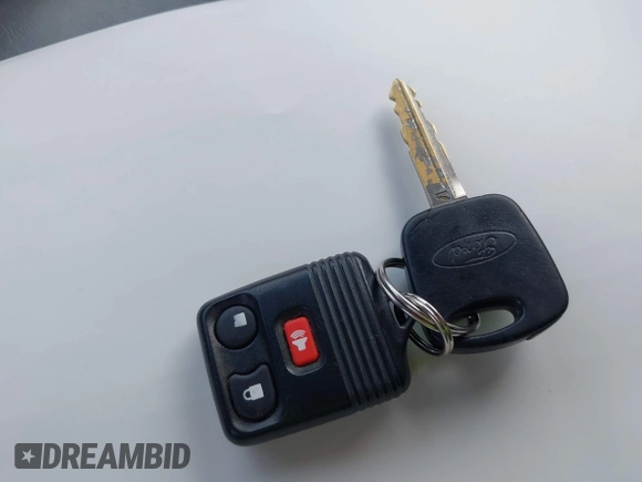 2002 Ford Escape XLT Choice с VIN 1FMYU03102KB75329, выставлен на аукционе IAAI как лот 42063382 с пробегом 129 714 миль миль и . История ставок и продаж доступна на DreamBid. Изображение 11.
