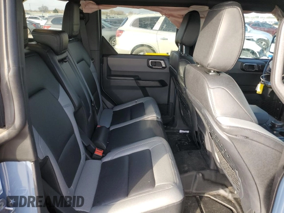 2024 Ford Bronco Big Bend z VIN 1FMDE7BH7RLA03788, wystawiony jako Copart lot #48574295 z przebiegiem 10 597 mil mil oraz Szkoda całkowita • Salvage title. Historia ofert i sprzedaży dostępna na DreamBid. Obrazek 11.