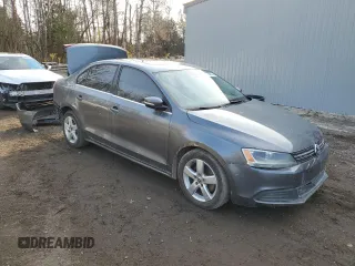 2013 Volkswagen Jetta Comfortline с VIN 3VWDL7AJ4DM408378, выставлен на аукционе Copart как лот 77094074 с пробегом 169 129 миль миль и Списание • Salvage title. История ставок и продаж доступна на DreamBid. Изображение 4.