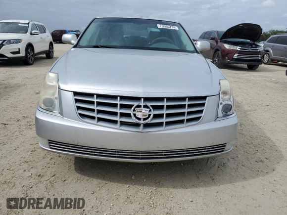 2010 Cadillac DTS 1SA z VIN 1G6KA5EY2AU135849, wystawiony jako Copart lot #79930734 z przebiegiem 98 396 mil mil oraz Nie do naprawy • Non repairable. Historia ofert i sprzedaży dostępna na DreamBid. Obrazek 5.