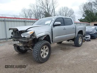2017 Toyota Tacoma SR z VIN 5TFAX5GN0HX083950, wystawiony jako IAAI lot #41519388 z przebiegiem 130 211 mil mil oraz . Historia ofert i sprzedaży dostępna na DreamBid. Obrazek 18.