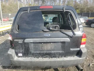 2004 Ford Escape XLT with VIN 1FMYU03174KB88016, listed as a Copart auction lot 42358115 with 178,773 mi miles and Salvage Title. Bid and sale history available at carsss.com. Image 6.