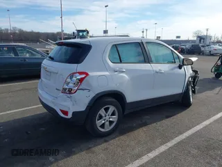 2019 Chevrolet Trax LS with VIN 3GNCJNSB5KL242561, listed as a IAAI auction lot 41662487 with 38,209 mi miles. Bid and sale history available at carsss.com. Image 17.