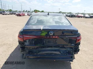 2025 Volkswagen Jetta SE z VIN 3VW7X7BU5SM016937, wystawiony jako IAAI lot #42416412 z przebiegiem 10 385 mil mil oraz . Historia ofert i sprzedaży dostępna na DreamBid. Obrazek 16.