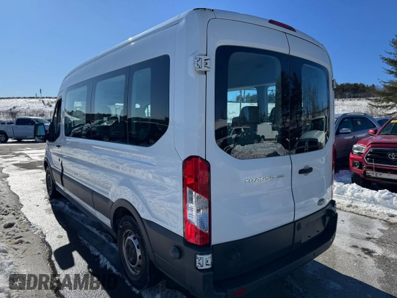 2015 Ford Transit Passenger XL with VIN 1FBAX2CM7FKB31826, listed as a Copart auction lot 46722565 with 261,354 mi miles and Clean Title. Bid and sale history available at carsss.com. Image 3.
