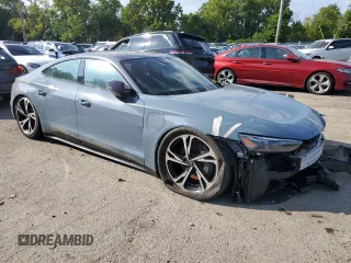 2022 Audi e-tron GT Premium Plus z VIN WAUCJBFW2N7004693, wystawiony jako Copart lot #68906384 z przebiegiem Nie podano mil oraz Szkody całkowita. Historia ofert i sprzedaży dostępna na DreamBid. Obrazek 4.