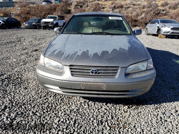 1998 Toyota Camry LE z VIN JT2BF28K9W0118817, wystawiony jako Copart lot #42603885 z przebiegiem 45 808 mil mil oraz Czysty tytuł • Clean title. Historia ofert i sprzedaży dostępna na DreamBid. Obrazek 5.