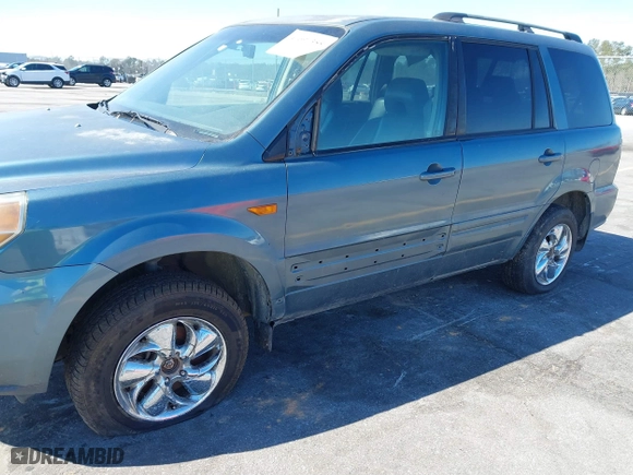 2006 Honda Pilot EX-L with VIN 5FNYF18526B028206, listed as a IAAI auction lot 41696355 with 282,779 mi miles. Bid and sale history available at carsss.com. Image 6.