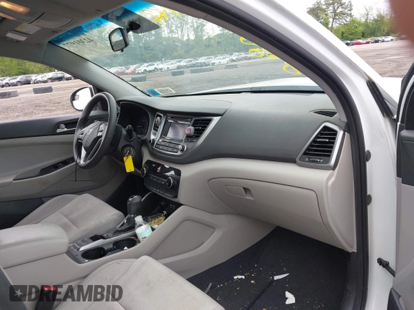 2018 Hyundai Tucson SE z VIN KM8J2CA41JU807280, wystawiony jako IAAI lot #42301977 z przebiegiem 62 415 mil mil oraz . Historia ofert i sprzedaży dostępna na DreamBid. Obrazek 5.